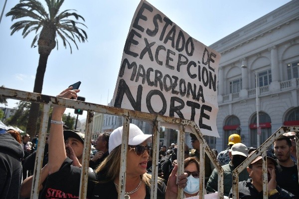 Manifestantes hicieron distintas peticiones al Presidente en su recorrido en la región de Antofagasta, una de ellas, es la instalación de un Estado de Excepción.