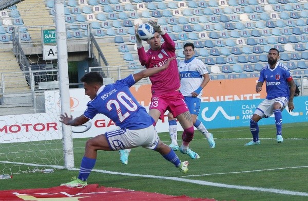 Lucas Assadi fue de las buenas figuras de la U en la clasificación a semifinales de la Copa Chile: empate contra la UC en la polémica revancha.