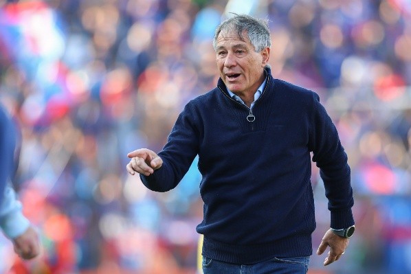 Holan podría estar viviendo sus últimos momentos en la UC.