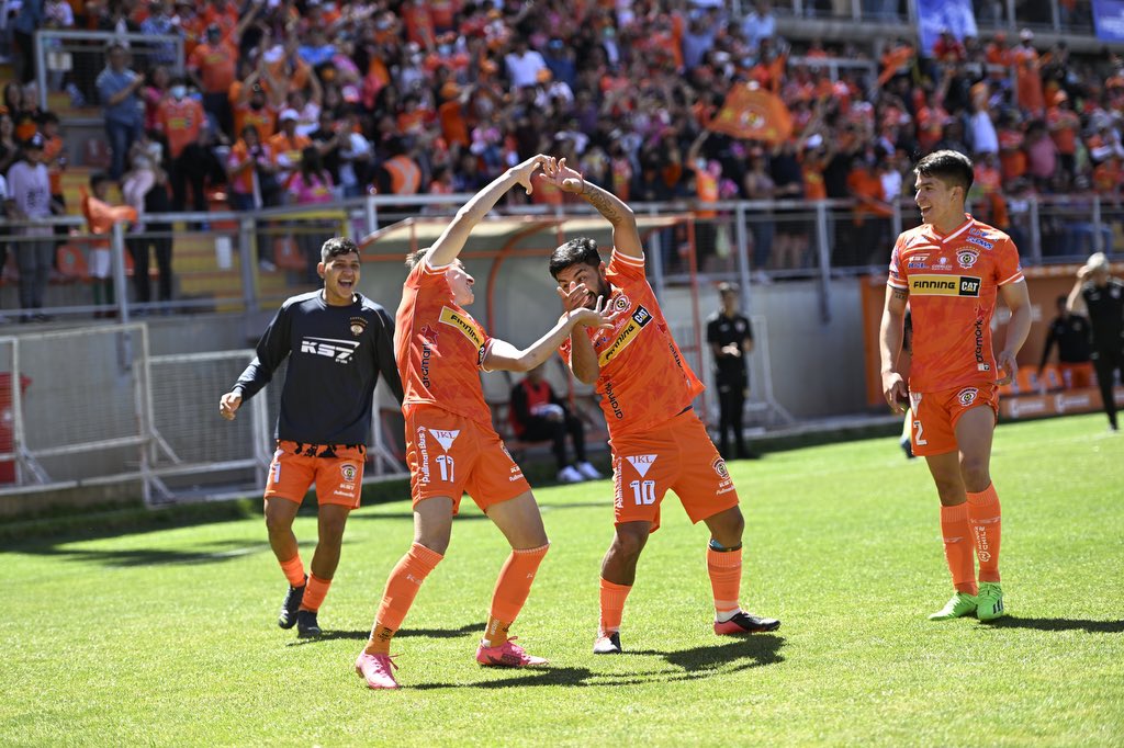 Cobreloa festeja con gol de Cerato. Foto: Cobreloa.