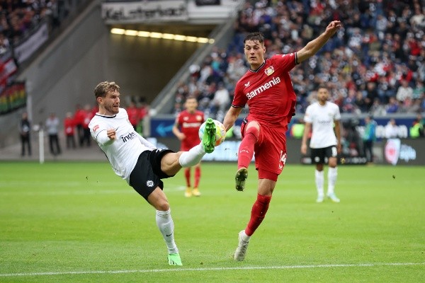 Dura goleada para el Bayer Leverkusen de Charles Aránguiz.
