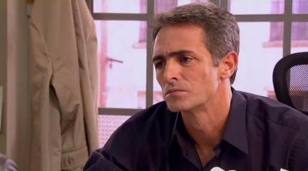 La Reina del Sur: Comisario Flores