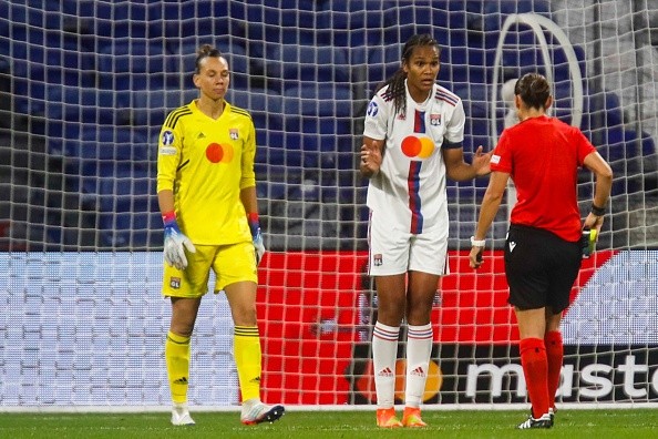 Endler recibió cinco goles de parte del Arsenal este miércoles. (Getty)
