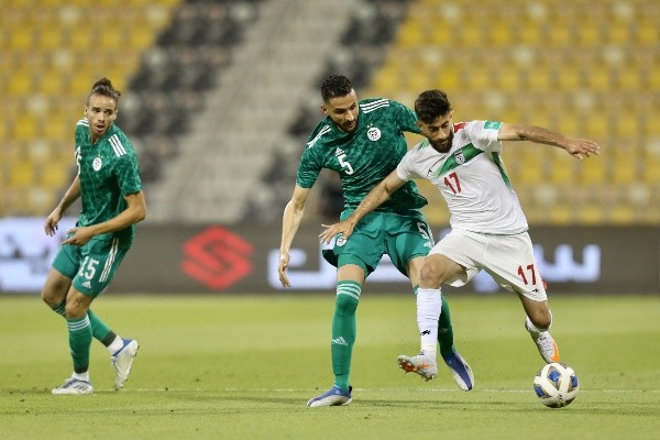 Irán jugando ante Algeria un amistoso