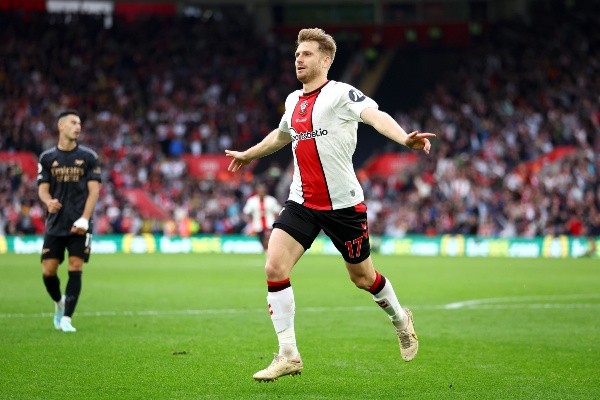 Stuart Armstrong anotó el gol del empate del Southampton ante el Arsenal y que deja en llamas la Premier League. Foto: Getty Images