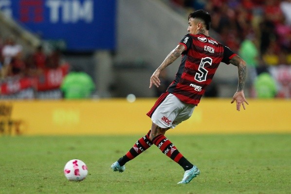 Erick Pulgar volvió con todo al Flamengo y fue clave para el triunfo ante Santos. Foto: Comunicaciones Flamengo.