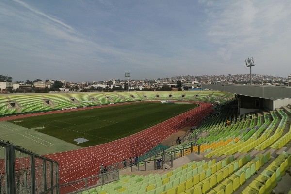 El estadio Elías Figueroa está en reparaciones actualmente de cara a Santiago 2023. (Agencia Uno)