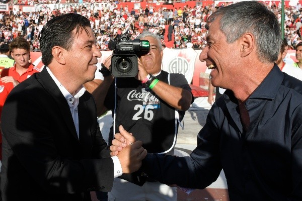 Ariel Holan y Marcelo Gallardo en un duelo entre Independiente y River Plate en 2019. (Agencia Uno).