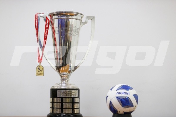 Están listas las medallas, la copa y la placa para Colo Colo campeón 2022.