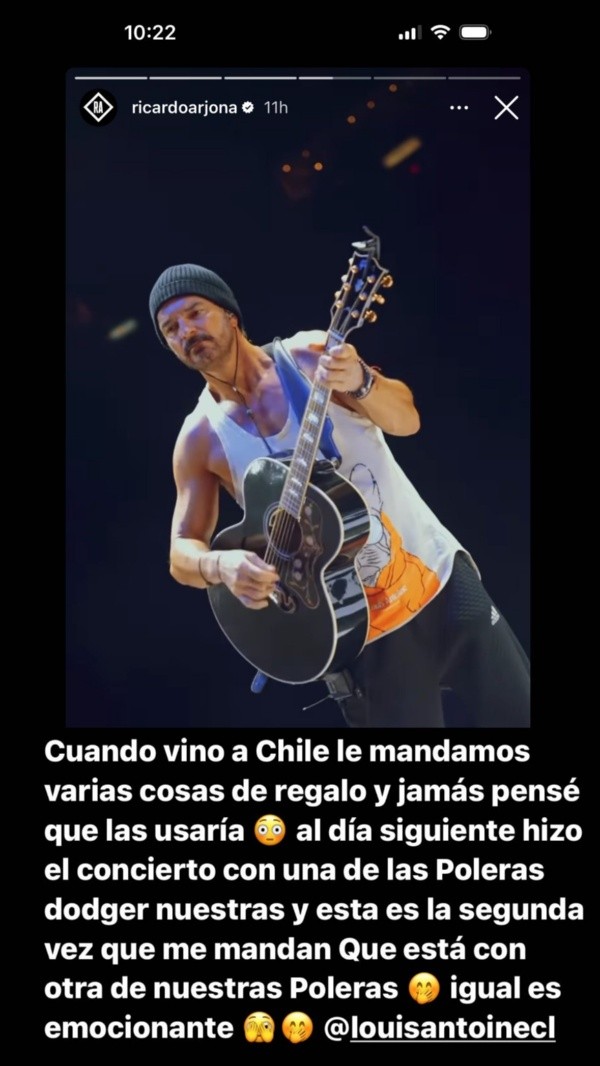 Arjona con las poléras del Mago Jiménez.