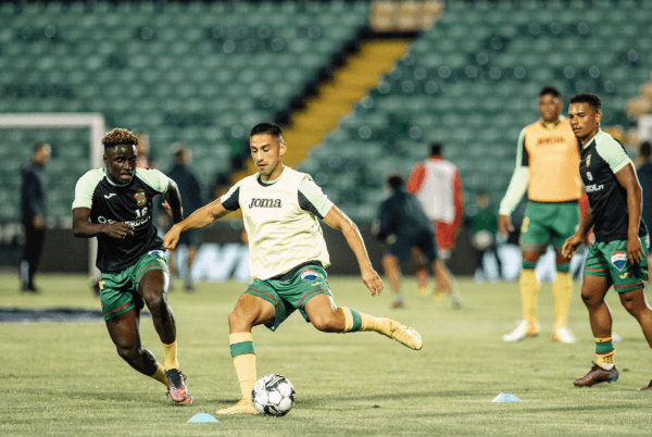 Así se vio Juan Delgado en el calentamiento del partido que su equipo perdió ante el Marítimo.