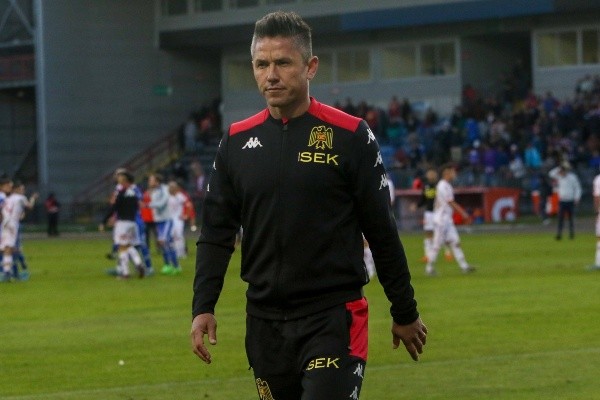 El técnico hispano se ha llenado de críticas en Unión Española.