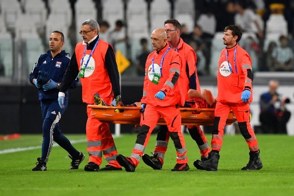 Así debió abandonar la cancha Damaris Egurrola tras su dura lesión. (Getty)