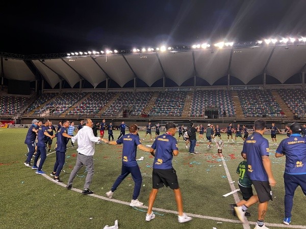 La ronda de todo el plantel de Magallanes. Foto: Redgol.