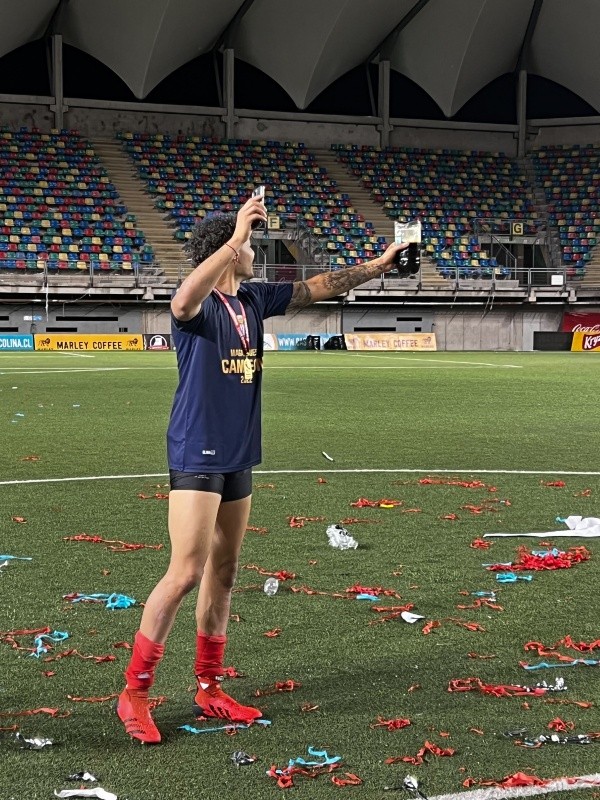 Gastón Rodríguez con video llamada hasta Uruguay y con fernet en mano. Foto: Redgol.