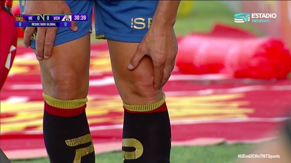 Octavio Rivero temió desde el principio que la lesión en la rodilla derecha podía ser seria. (Captura TNT Sports).