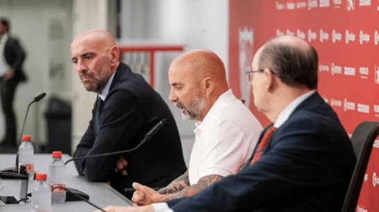 Jorge Sampaoli tuvo conversaciones con Monchi. Y tal parece que restan varias charlas en el futuro cercano.