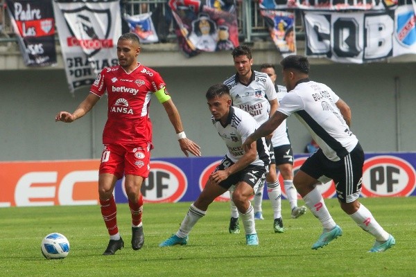 Un intenso partido disputaron Ñublense y Colo Colo en Chillán (Agencia Uno)