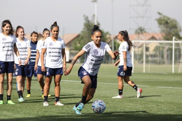 Solo 19 jugadoras entrenaron el Quilín el lunes y martes. (La Roja)