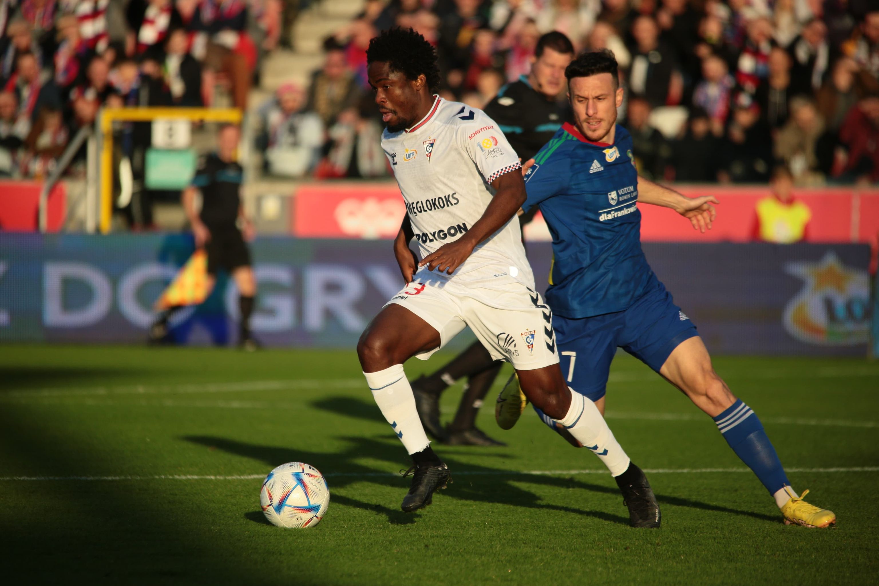 Henríquez fue reemplazado en el minuto 31. Foto: @MiedzLegnica