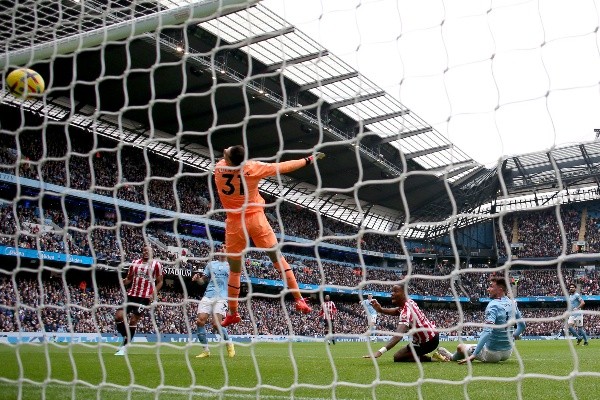 El primer gol de Ivan Toney en la victoria del Brentford ante el Manchester City. (Getty Images).
