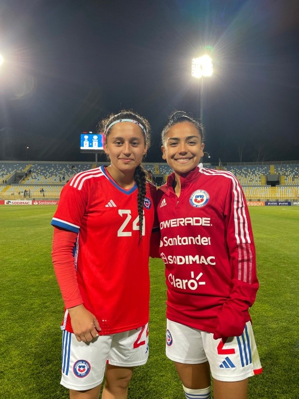 Olivares y Cortés son las dos jugadoras que disputaron su primer partido con la Roja adulta este sábado. (Comunicaciones ANFP)