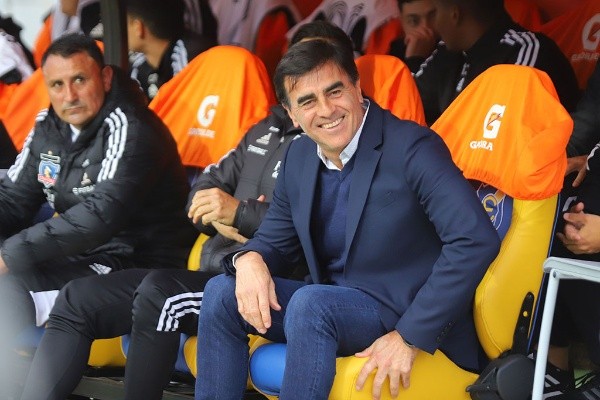 Gustavo Quinteros viajó a Concepción con Colo Colo para enfrentar al Betis de Manuel Pellegrini.