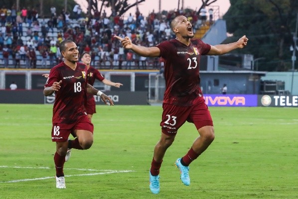 Salomón Rondón inició el agónico empate de Venezuela al último minuto contra Panamá. | Foto: Getty