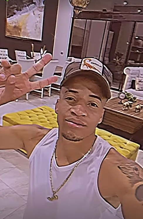 Byron en sus redes sociales se muestra muy contento