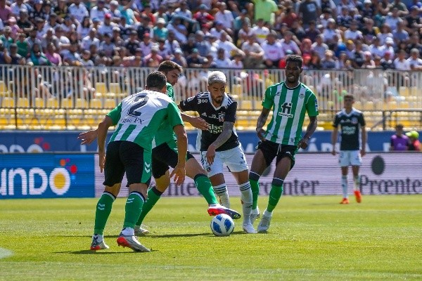 Colo Colo derrotó por 1-0 al Real Betis de Manuel Pellegrini tras la goleada por 5-0 de los albos en el primer partido.