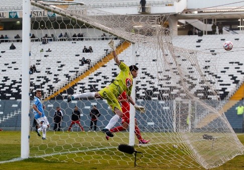 Arnaldo Giménez en un partido entre Unión La Calera y O&#039;Higgins de Rancagua disputado en el estadio Monumental. (Agencia Uno).