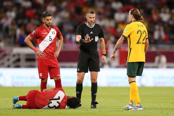 Slavko Vincic en acción durante el duelo que Australia le ganó a Perú en la tanda de penales por un boleto a Qatar 2022. (Getty Images).