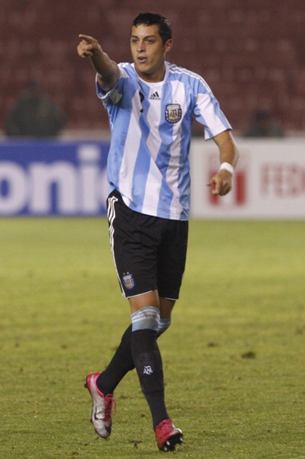 El seleccionado mexicano Rogelio Funes Mori en las inferiores de la Albiceleste.
