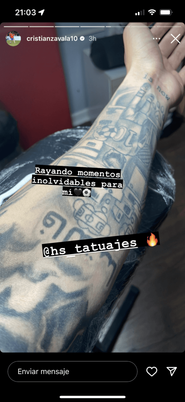 Este fue el mensaje previo a revelar su tatuaje.