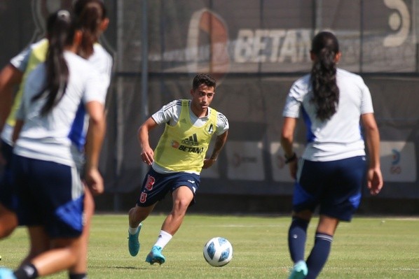 Assadi también entrenó con las Leonas hoy.(U de Chile)