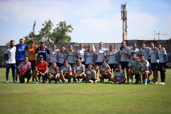Las Leonas en el entrenamiento con Assadi y Osorio. (U de Chile)