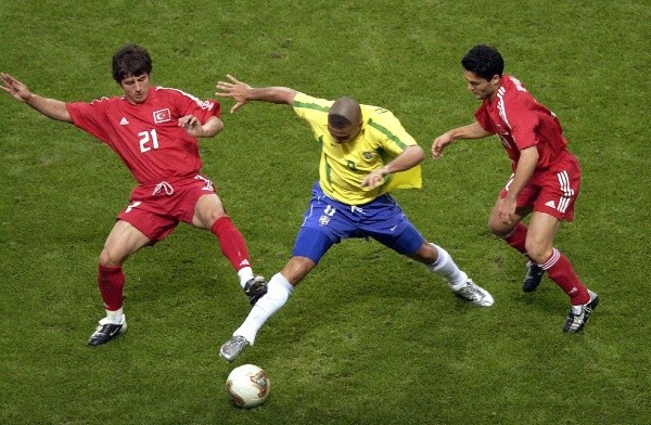 El corte de Ronaldo se robó todas las miradas en Corea y Japón 2002. | Foto: Getty