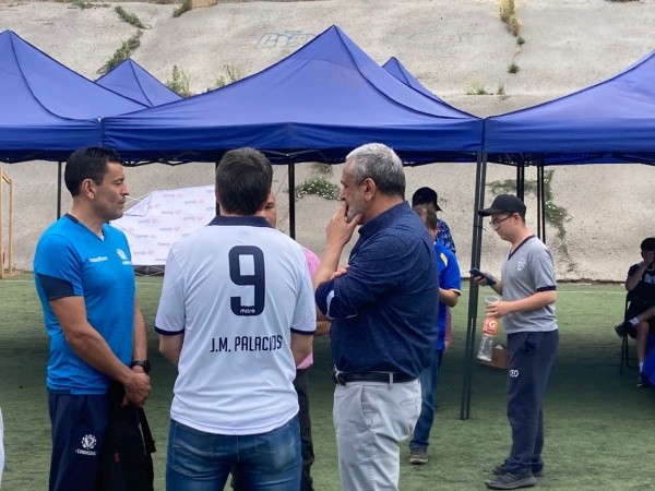 Roberto Tobar conversa con Pablo Milad en una actividad en La Reina