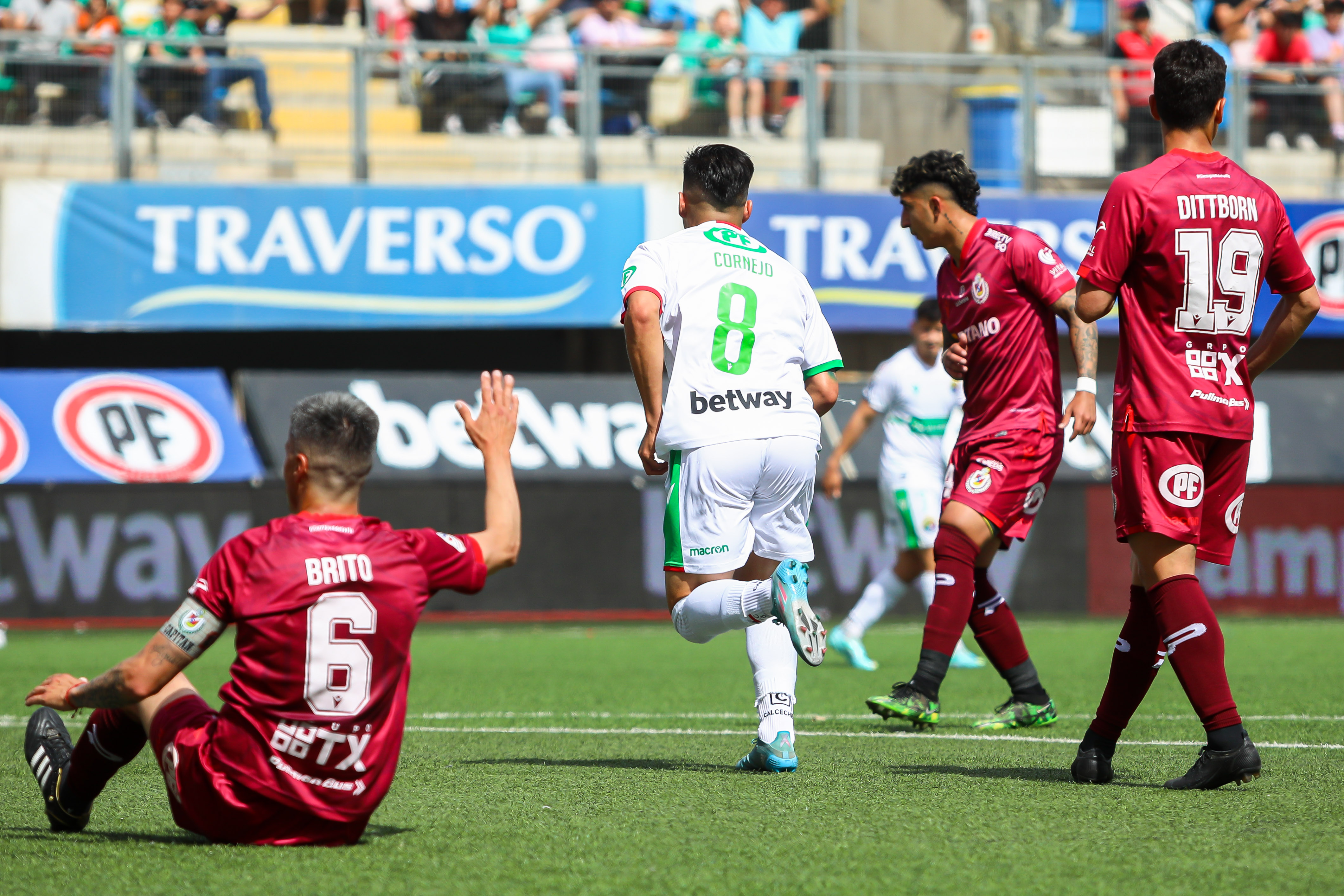 Fernando Cornejo celebra uno de los cinco goles que convirtió en el Campeonato Nacional 2022 para Audax Italiano. (Agencia Uno).