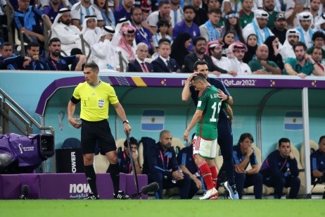 Lionel Scaloni, el DT de Argentina, también le dio ánimo a Andrés Guardado, el lesionado capitán de México. (Getty Images).
