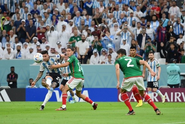 Otro ángulo para el gran remate de Enzo Fernández para el 2-0 de Argentina sobre México. (Getty Images).