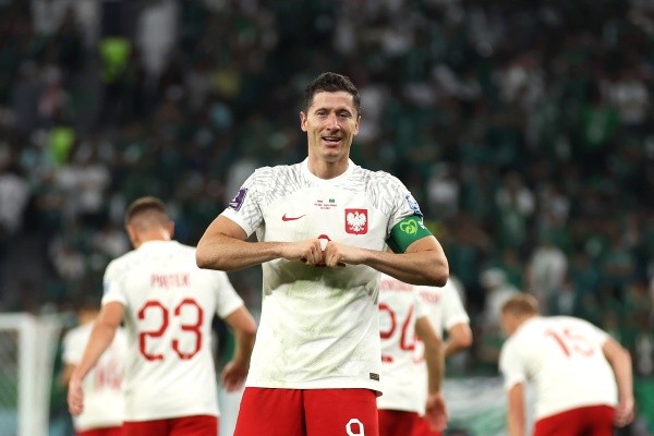 Robert Lewandowski y el final de la celebración de su primer gol en un Mundial. (Getty Images 2022).