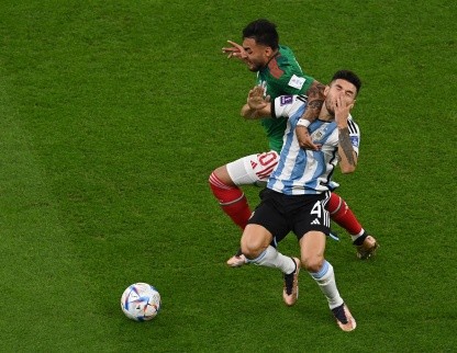 Otra fotografía del golpe de Alexis Vega sobre Gonzalo Montiel. (Getty Images).