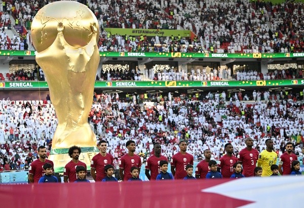 La selección de Qatar no se pudo sacar nunca el nerviosismo de ser la atención del mundo, sobre todo en su debut ante Ecuador. | Foto: Getty Images.