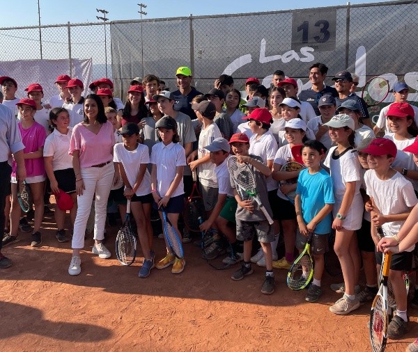 Rafael Nadal desató la locura en una clínica de tenis en San Carlos de Apoquindo. | Foto: RedGol