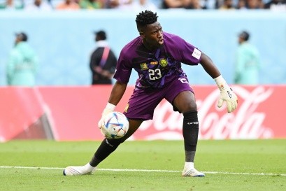 André Onana en acción ante Suiza. El meta de Camerún fue castigado y no jugará ante Serbia. (Getty Images 2022).