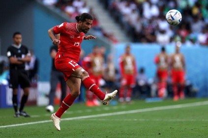 Ricardo Rodríguez en acción en el duelo que Suiza le ganó por 1-0 a Camerún. (Getty Images 2022).