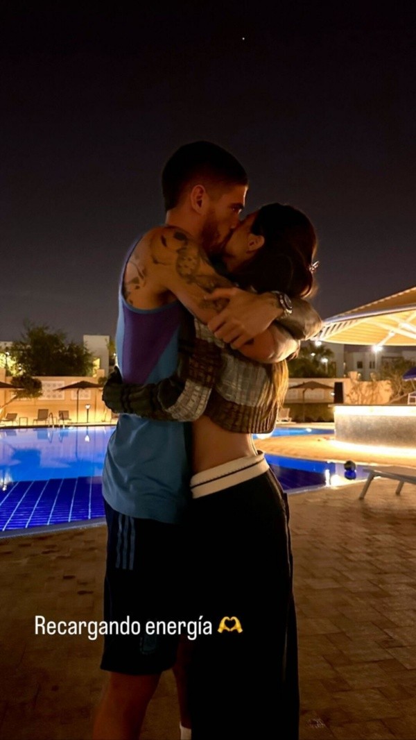 Rodrigo De Paul con su novia, la cantante Tini.