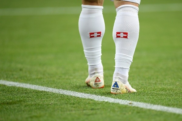 Los zapatos que usó Xherdan Shaqiri en el recordado triunfo de 2-1 de Suiza sobre Serbia en Rusia 2018. | Foto: Getty Images.