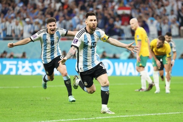 Lionel Messi festeja el primer gol del 2-1 de Argentina contra Australia.